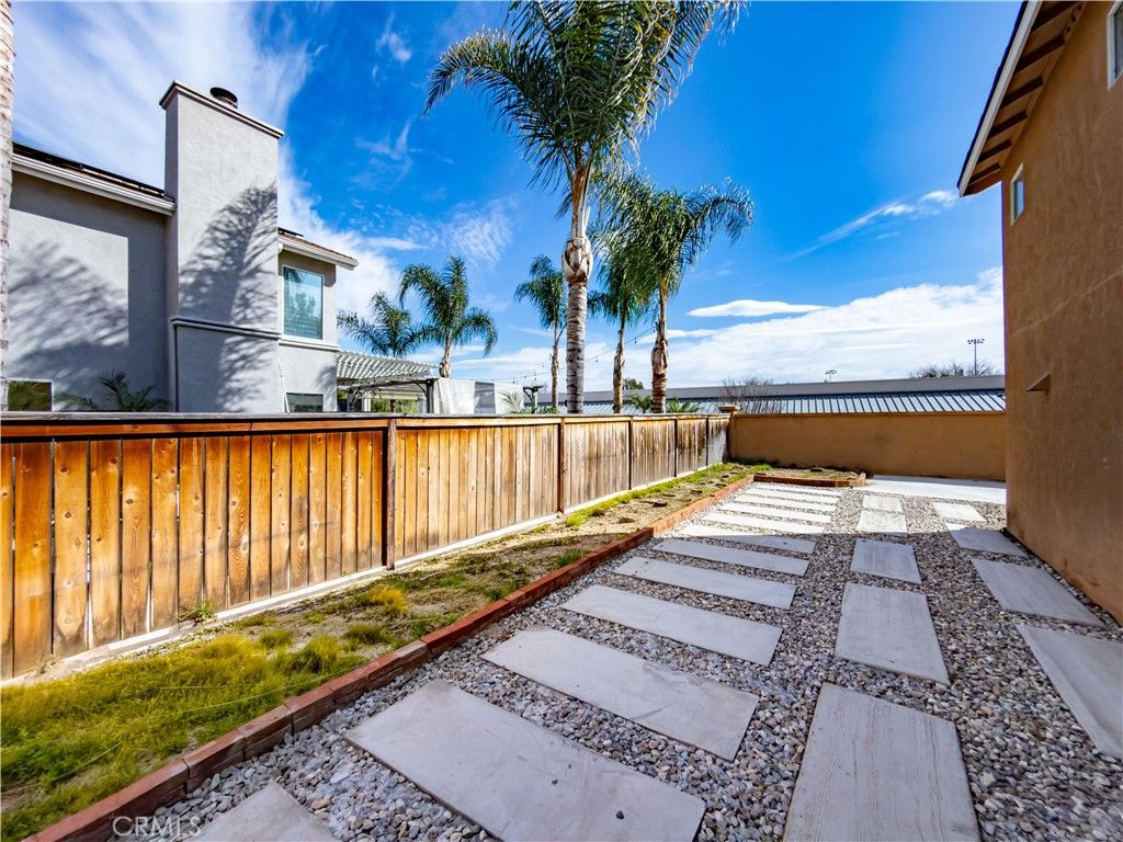 listing image 130729482722369007105