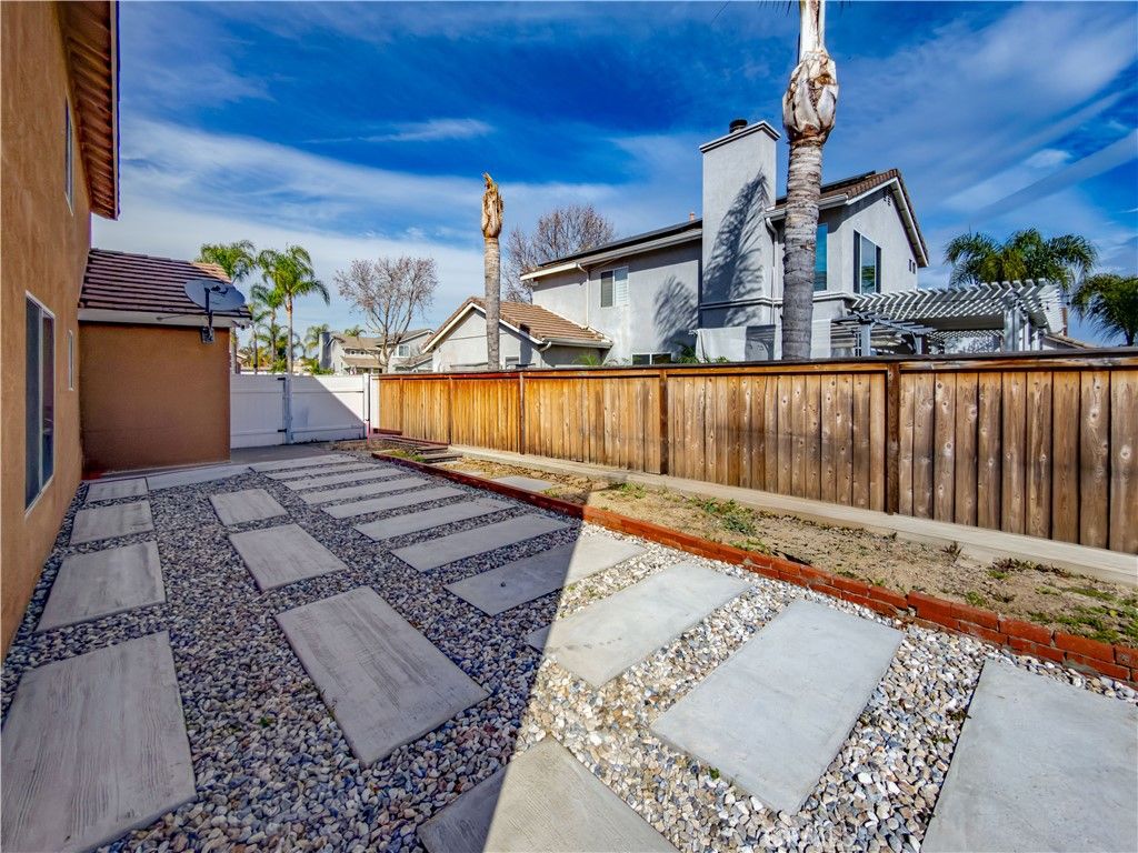 listing image 130724807363964275334