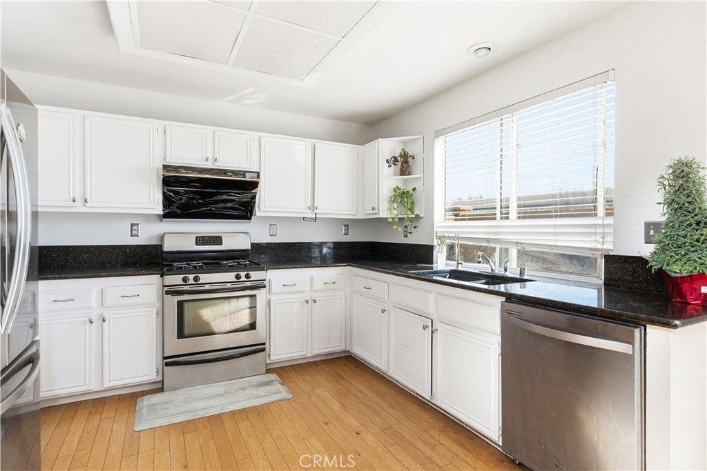 listing image 130722605226594819284