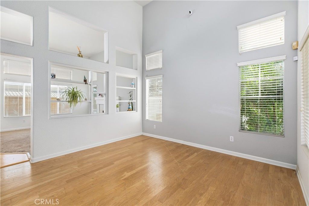 listing image 130720033762733875657