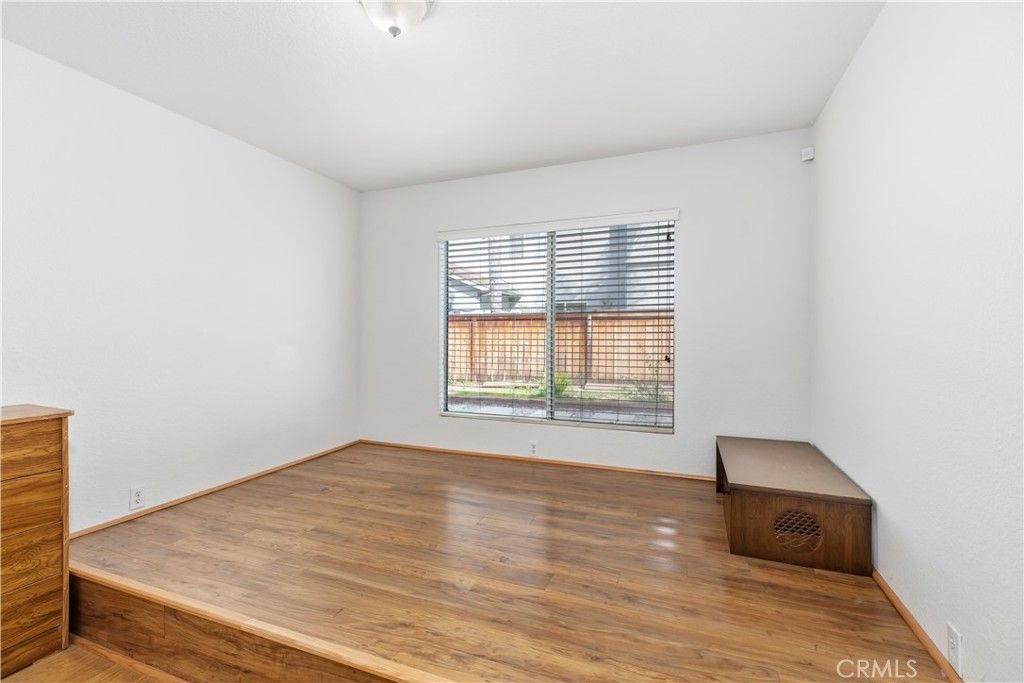 listing image 130725432936684584569