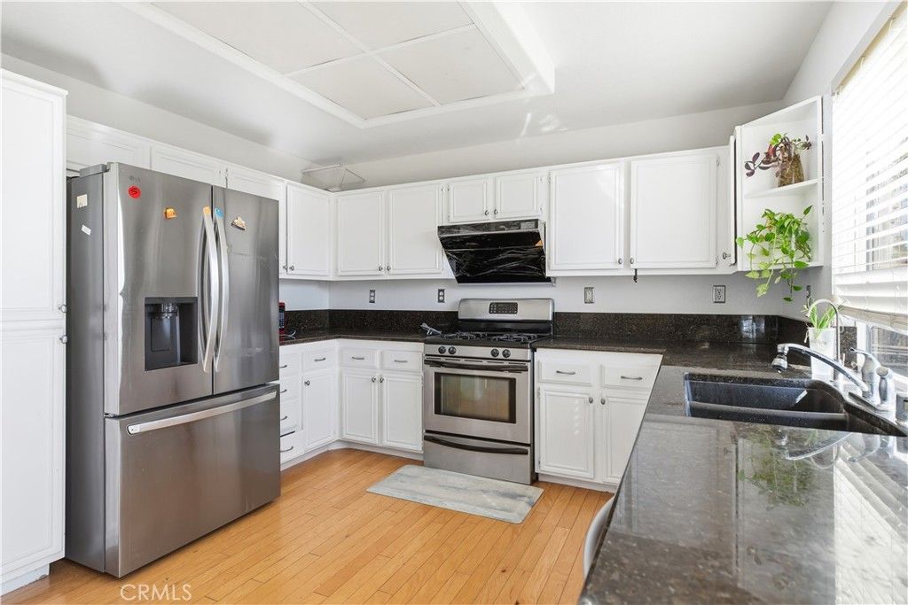 listing image 130729299825274818277