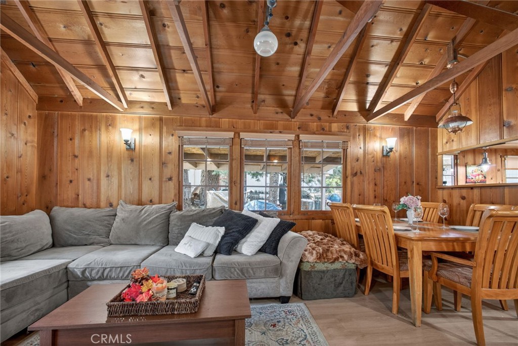 1674 Twin Lakes