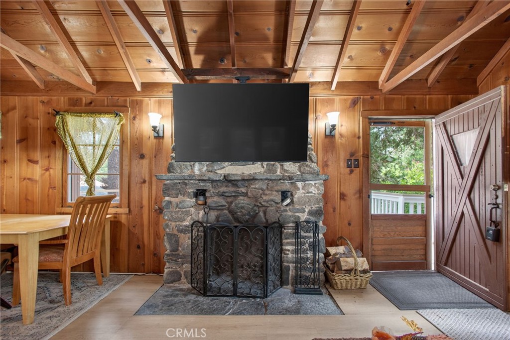1674 Twin Lakes
