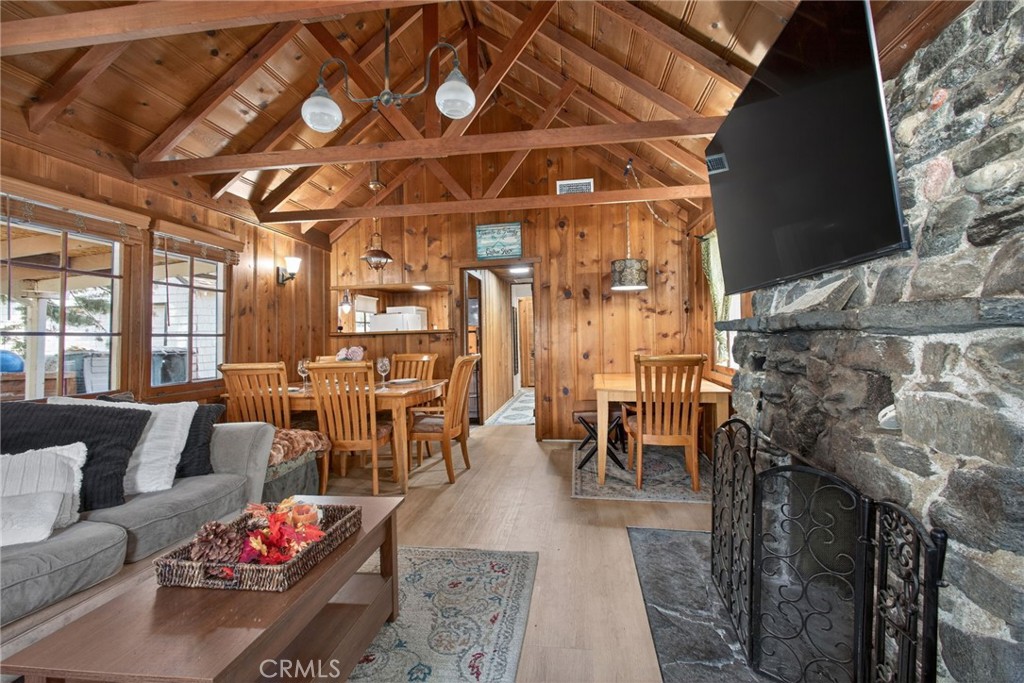 1674 Twin Lakes