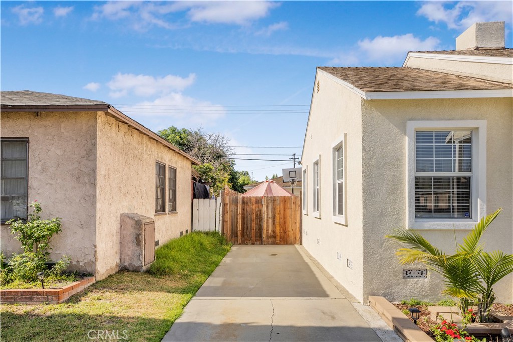 676 E Barry Drive