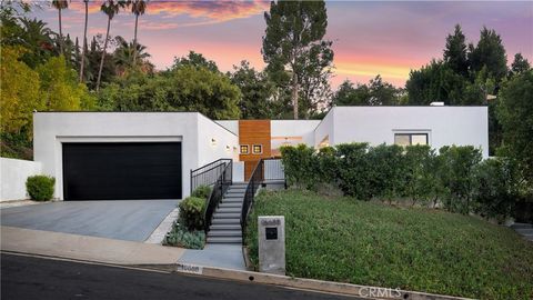 Photo of 16688 Oldham Street, Encino, CA 91436 (MLS # SR26049682)