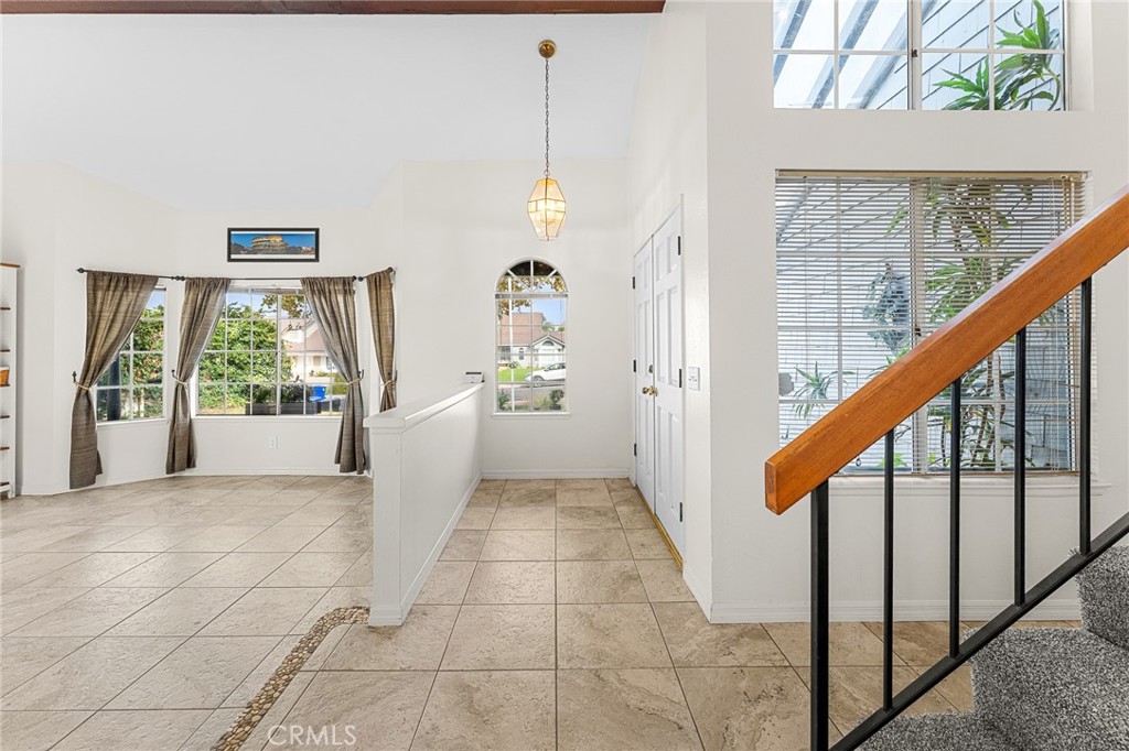 22933 De Berry Street