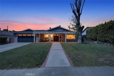 Photo of 1463 Clock Ave, Redlands, CA 92374 (MLS # SW26077401)