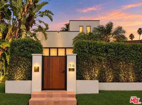 Photo of 1516 N Genesee Avenue, Los Angeles, CA 90046 (MLS # 26988913)
