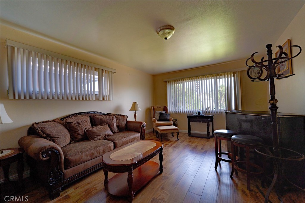 9221 Pico Vista