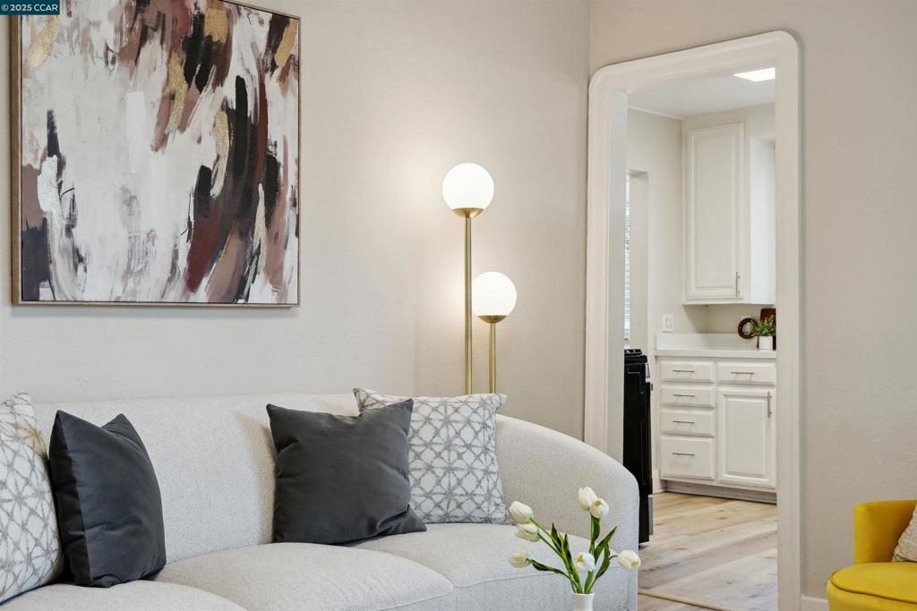 EASTMONT - Residential