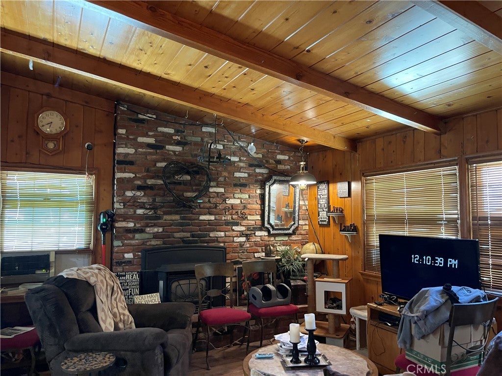 6525 Lakeview Drive