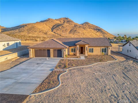 Photo of 19715 Roanoke Road, Apple Valley, CA 92307 (MLS # JT26182528)