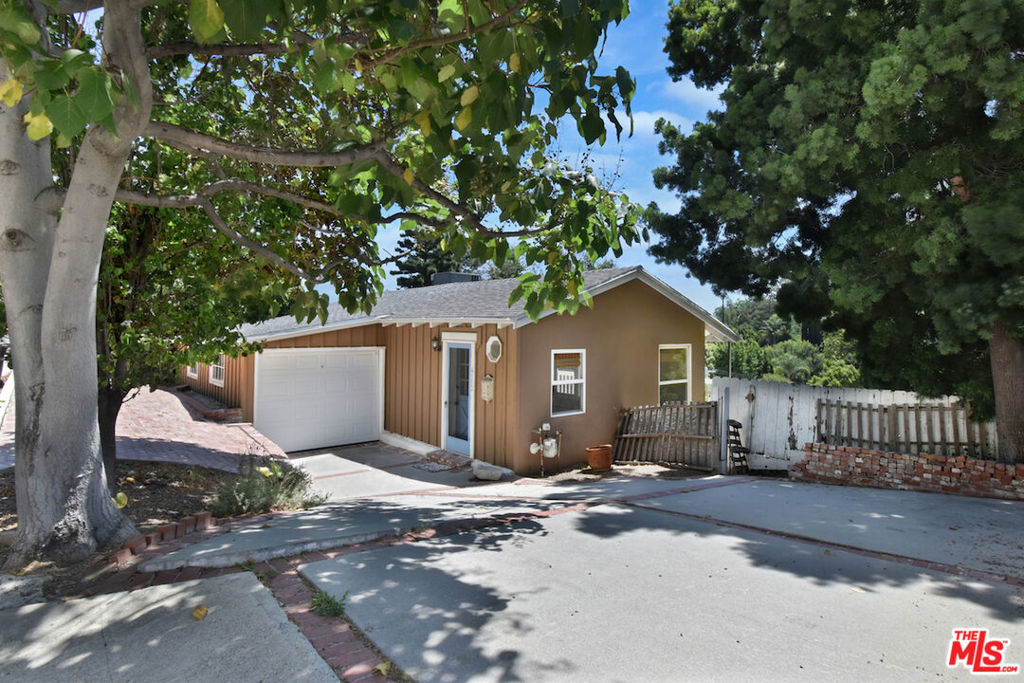 4112 Knobhill Drive