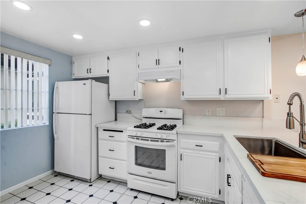 Properties 2 5606 Las Virgenes Road 62