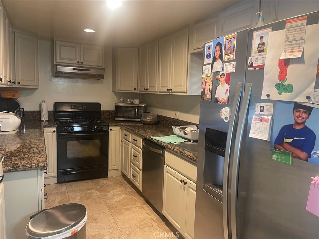 19331 Ingomar Street