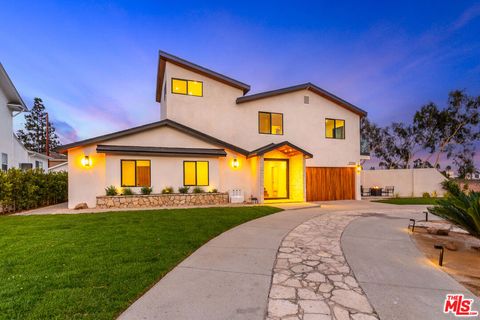 Photo of 2220 Wellington Road, Los Angeles, CA 90016 (MLS # 25580005)