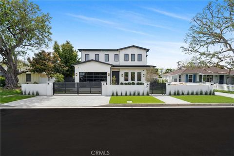 Photo of 4919 Mammoth Avenue, Sherman Oaks, CA 91423 (MLS # SR25272931)