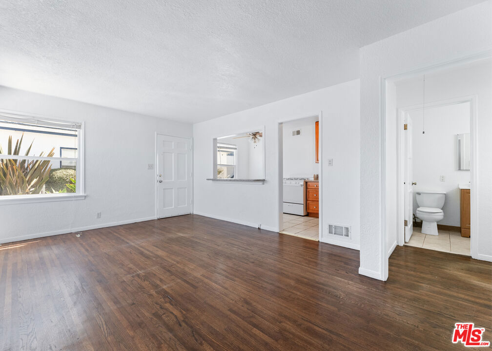 1701 W Balboa Boulevard