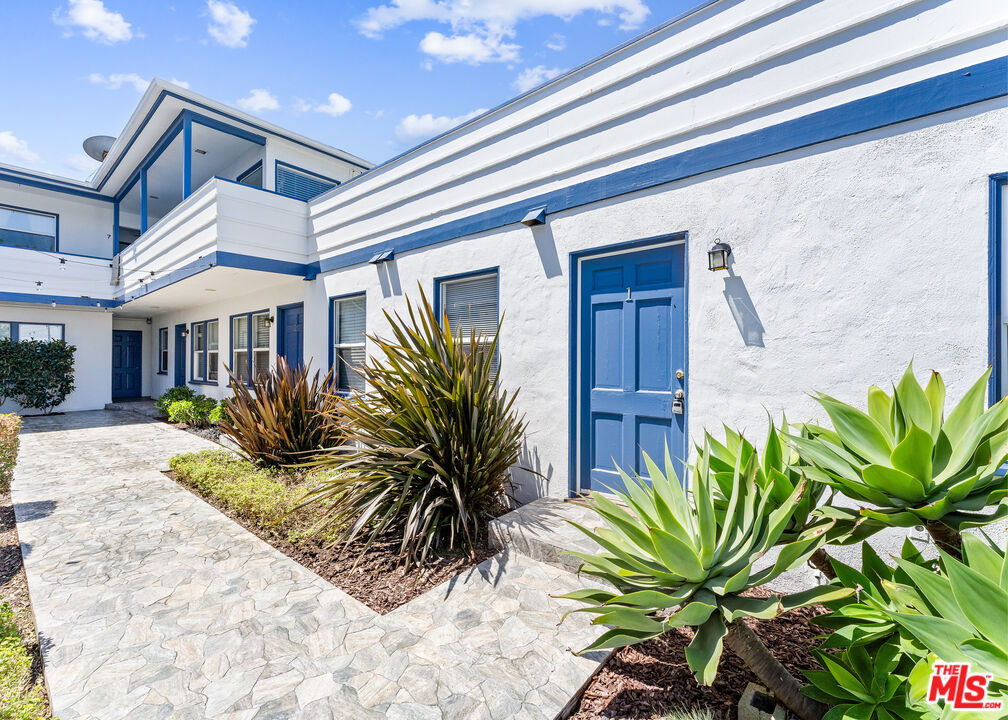 1701 W Balboa Boulevard