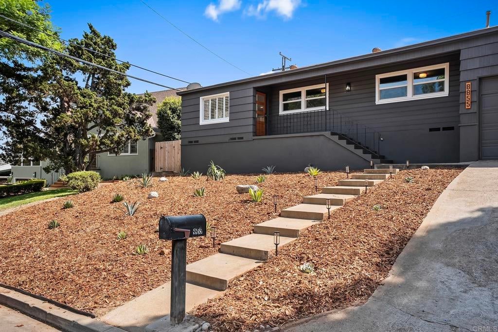 8855 Country Club Place