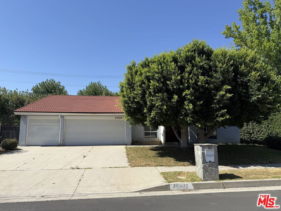 Probate Sale! This property will be offered at a live auction at the property site on Sunday, August 3, 2025 at 10:00 AM. Auction day registration will be from 9:15 AM to 10:00 AM. This Single Family Home built in 1976 features 4 bedrooms and 2 bathrooms +/-2,154 Sq Ft of living space, +/-11,075 Sq Ft lot, APN: 2726-025-028. Fantastic opportunity for a buyer to bring their vision to life, this home offers a great one story floor plan, a pool and spa, and tons of potential! In order to bid on auction day, ALL BIDDERS MUST HAVE IN THEIR POSSESSION a cashier's check for $10,000 and a blank personal check for the balance of the required 10% deposit (no exceptions). This Property is offered together with improvements thereon as is, where is, with no warranty expressed or implied. This sale is subject to court confirmation and overbid. The timing of the hearing is subject to the courts calendar approximately 2 months from the offer deadline date. After court confirmation there will be a 45-day escrow period. The Seller reserves the right to accept, counter or reject all offers. IN ALL CIRCUMSTANCES, THERE ARE NO FINANCING, APPRAISAL OR INSPECTION CONTINGENCIES. Estate of Donna DeragowskI.