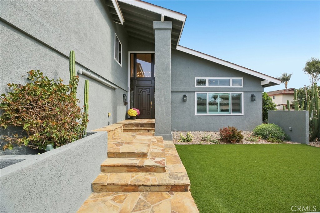 16542 Los Verdes Lane