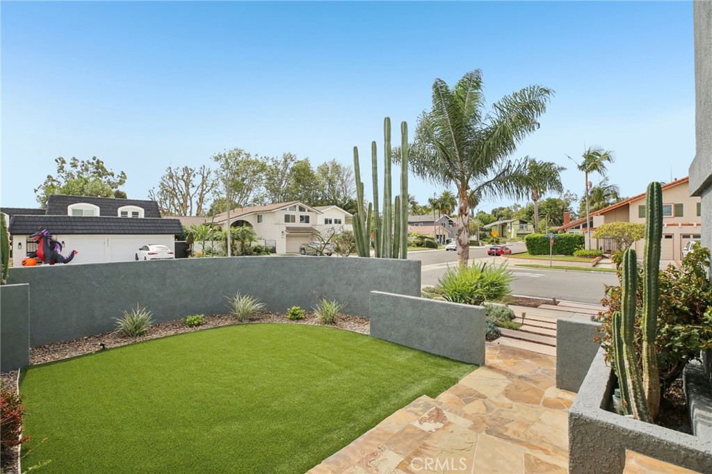 16542 Los Verdes Lane