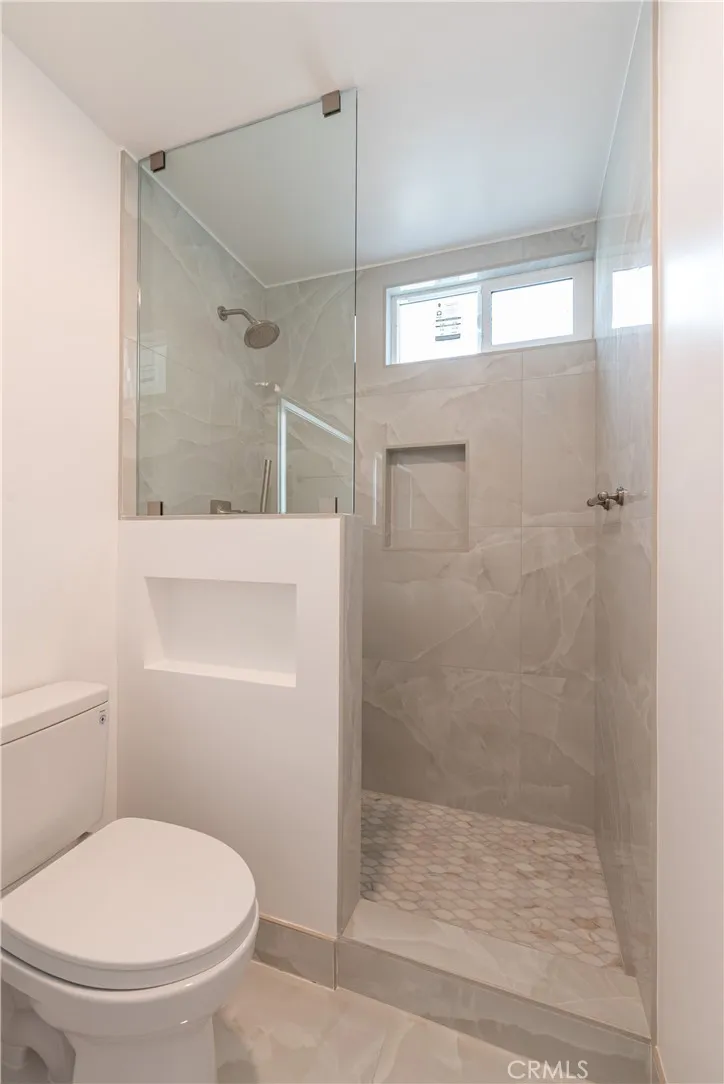 Woodland Hills, California 91367, United States, 1 Bedroom Bedrooms, ,2 BathroomsBathrooms,Residential,Active,247372