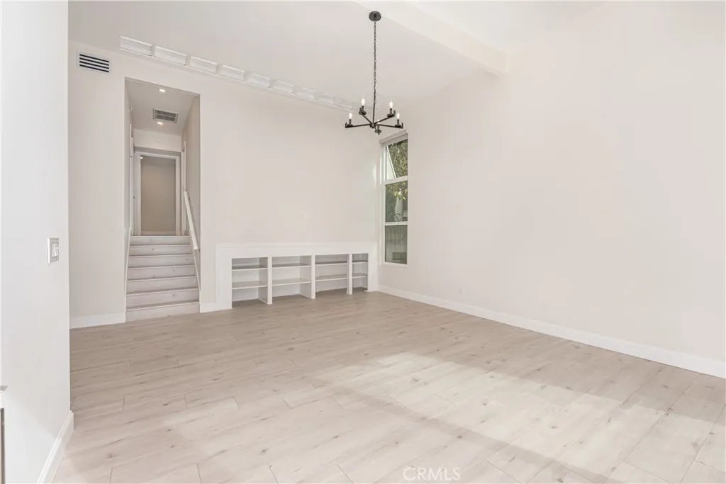 Woodland Hills, California 91367, United States, 1 Bedroom Bedrooms, ,2 BathroomsBathrooms,Residential,Active,247372