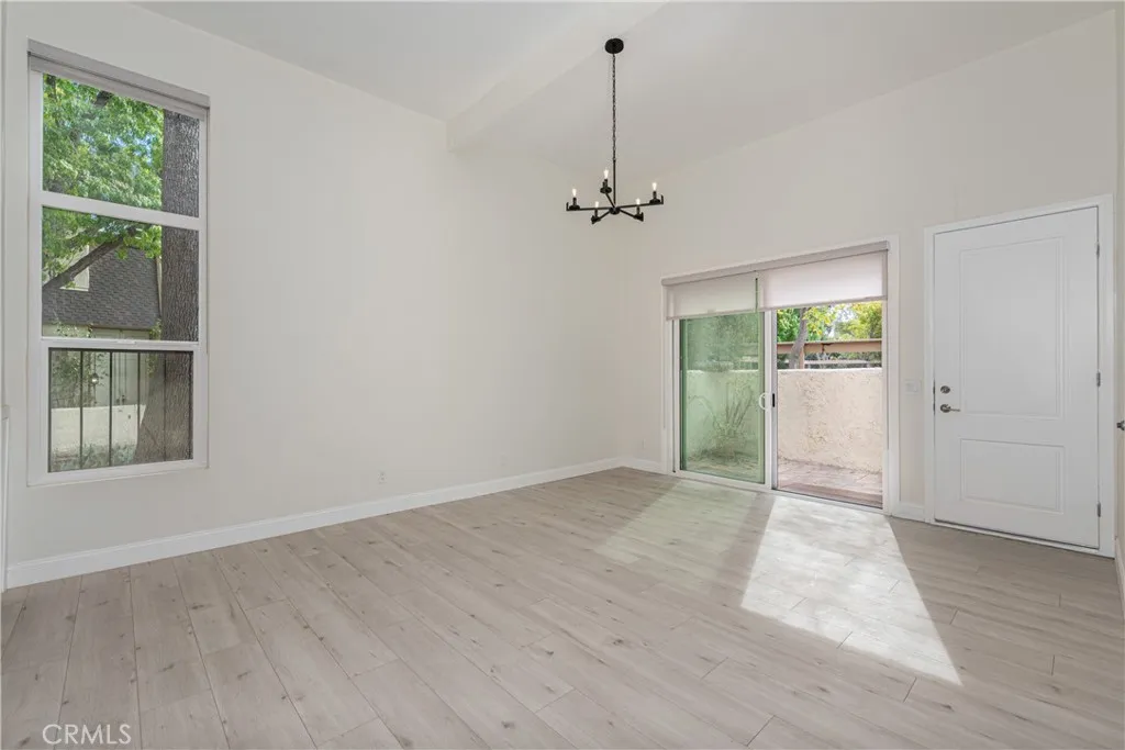 Woodland Hills, California 91367, United States, 1 Bedroom Bedrooms, ,2 BathroomsBathrooms,Residential,Active,247372