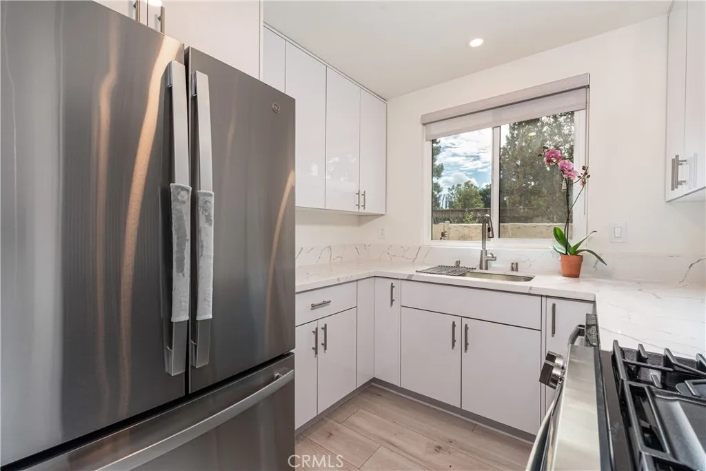 Woodland Hills, California 91367, United States, 1 Bedroom Bedrooms, ,2 BathroomsBathrooms,Residential,Active,247372