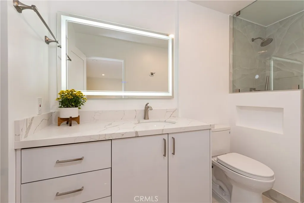 Woodland Hills, California 91367, United States, 1 Bedroom Bedrooms, ,2 BathroomsBathrooms,Residential,Active,247372