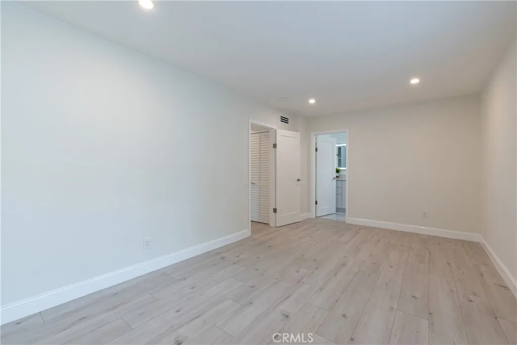 Woodland Hills, California 91367, United States, 1 Bedroom Bedrooms, ,2 BathroomsBathrooms,Residential,Active,247372