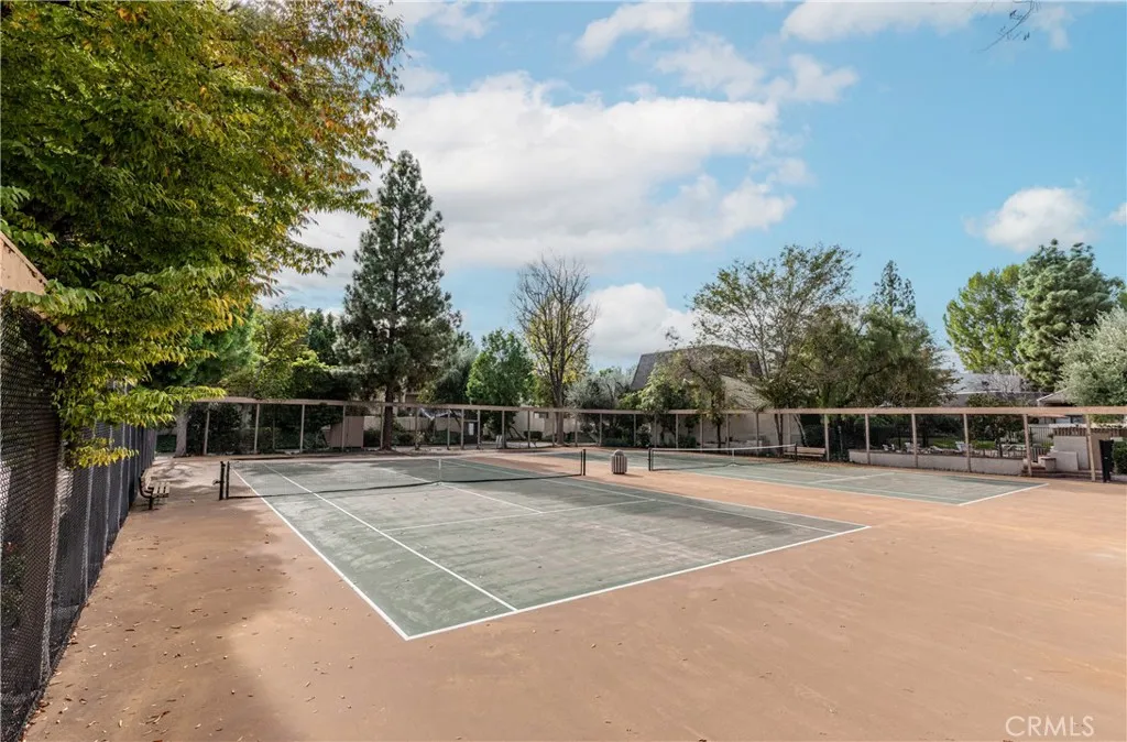 Woodland Hills, California 91367, United States, 1 Bedroom Bedrooms, ,2 BathroomsBathrooms,Residential,Active,247372