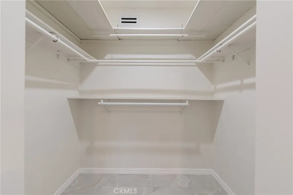 Woodland Hills, California 91367, United States, 1 Bedroom Bedrooms, ,2 BathroomsBathrooms,Residential,Active,247372