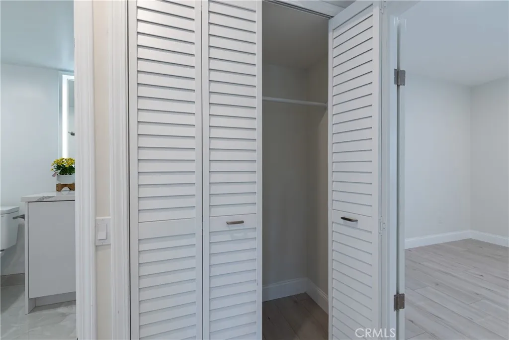 Woodland Hills, California 91367, United States, 1 Bedroom Bedrooms, ,2 BathroomsBathrooms,Residential,Active,247372