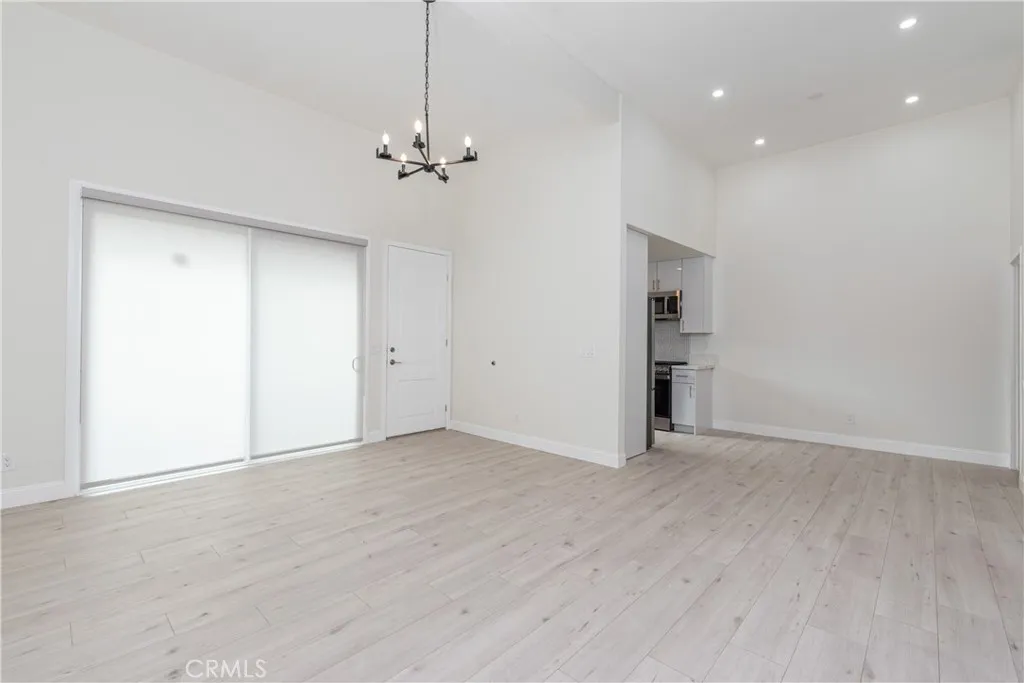 Woodland Hills, California 91367, United States, 1 Bedroom Bedrooms, ,2 BathroomsBathrooms,Residential,Active,247372