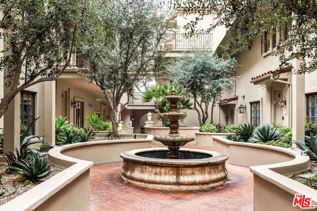 Photo of 851 N San Vicente Boulevard #115, West Hollywood, CA 90069 (MLS # 26657805)