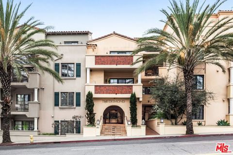 Photo of 851 N San Vicente Boulevard #115, West Hollywood, CA 90069 (MLS # 26657805)