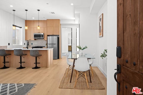 Photo of 906 S Shenandoah ST #3/4, Los Angeles, CA 90035 (MLS # 26999145)