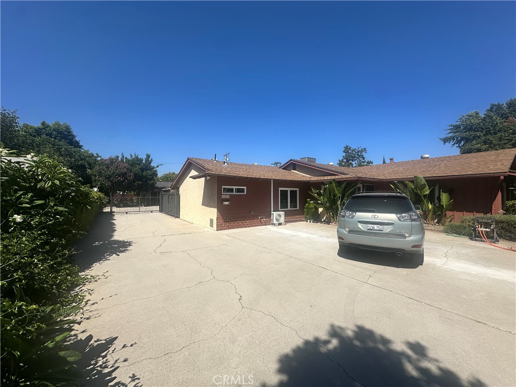 **EASY TO QUALIFY: Private Room with Ensuite Bath | All Utilities + Washer/Dryer Included | Prime El Monte Location**
Welcome to your private retreat in a quiet residential setting at 11713 Killian Street, El Monte. This beautifully maintained single room comes with its own private bathroom, ideal for anyone seeking comfort, privacy, and convenience. Enjoy all utilities included — water, electricity, gas, and even Wi-Fi — with washer and dryer access included on-site for ultimate ease. The home is centrally located just minutes from Target, multiple grocery stores, and offers quick access to the 10 Freeway, making commuting a breeze.
This setup is perfect for someone looking for a clean, quiet, and hassle-free living arrangement. Parking available, including EV charging access. Minimum qualifications apply, but the process is simple and straightforward. 500 Sqft ADU 1bed 1 bath next door can be rented together, call today for more info!