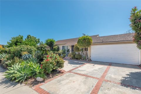 Photo of 8613 Katherine AVE, Panorama City, CA 91402 (MLS # SR26115417)