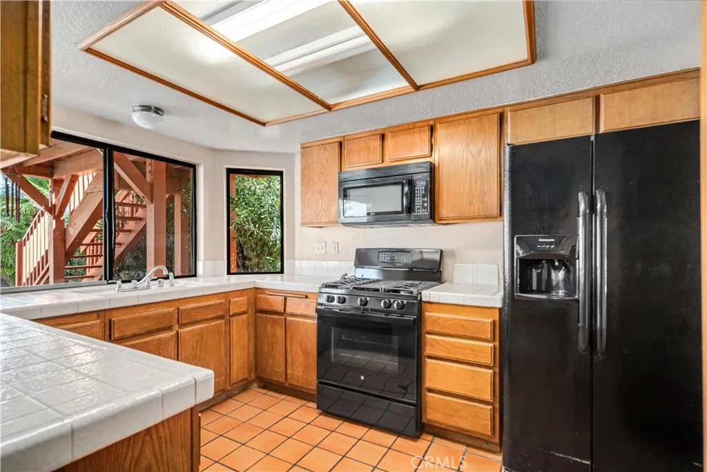 Palmdale, California 93551, United States, 4 Bedrooms Bedrooms, ,2 BathroomsBathrooms,Residential,Active,208897