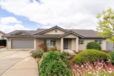 Photo of 1280 Templeton Hills Rd, Templeton, CA 93465 (MLS # NS26076595)