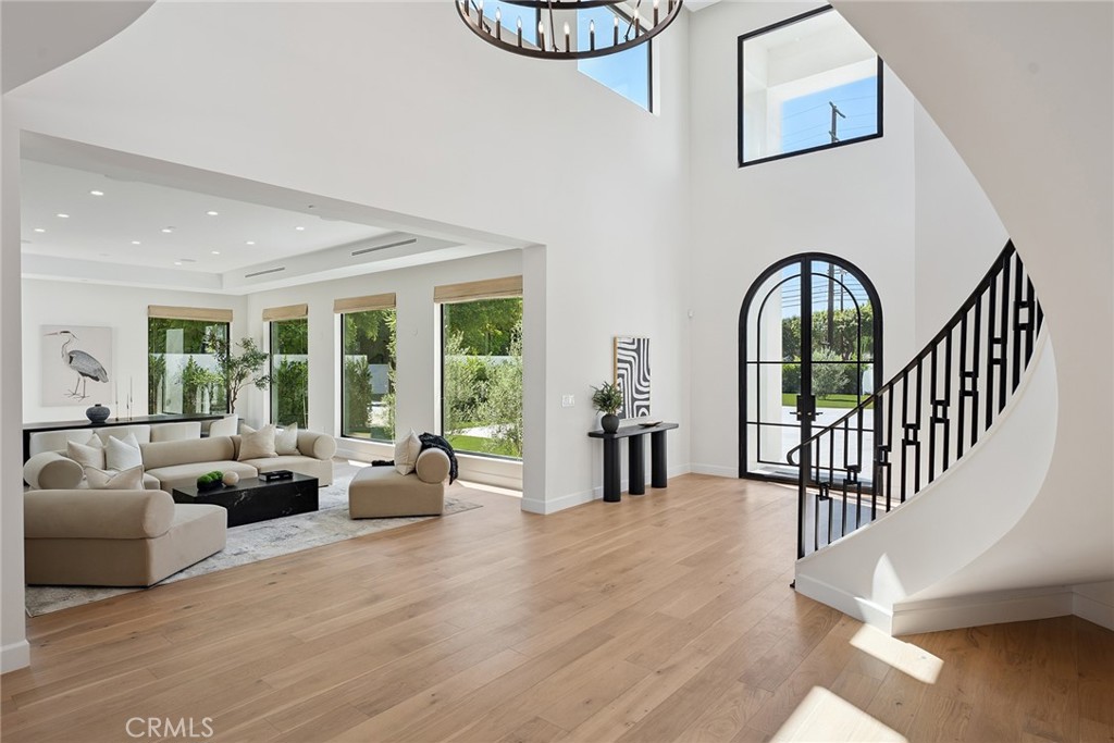 13807 Magnolia Boulevard