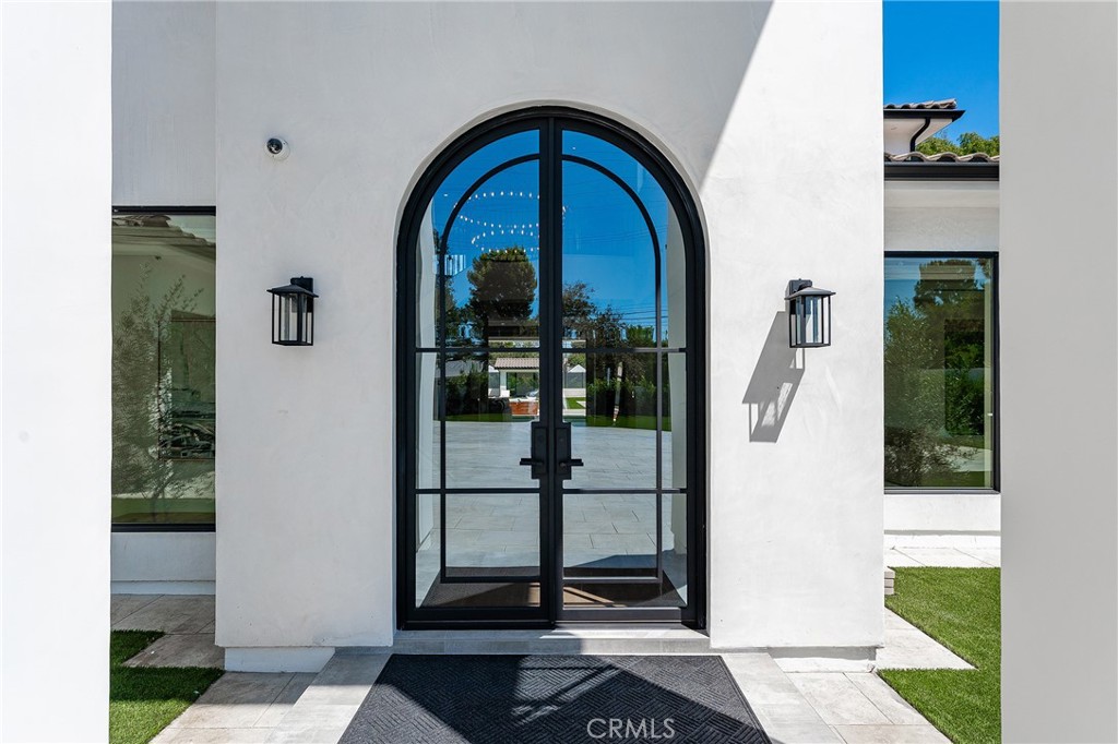 13807 Magnolia Boulevard