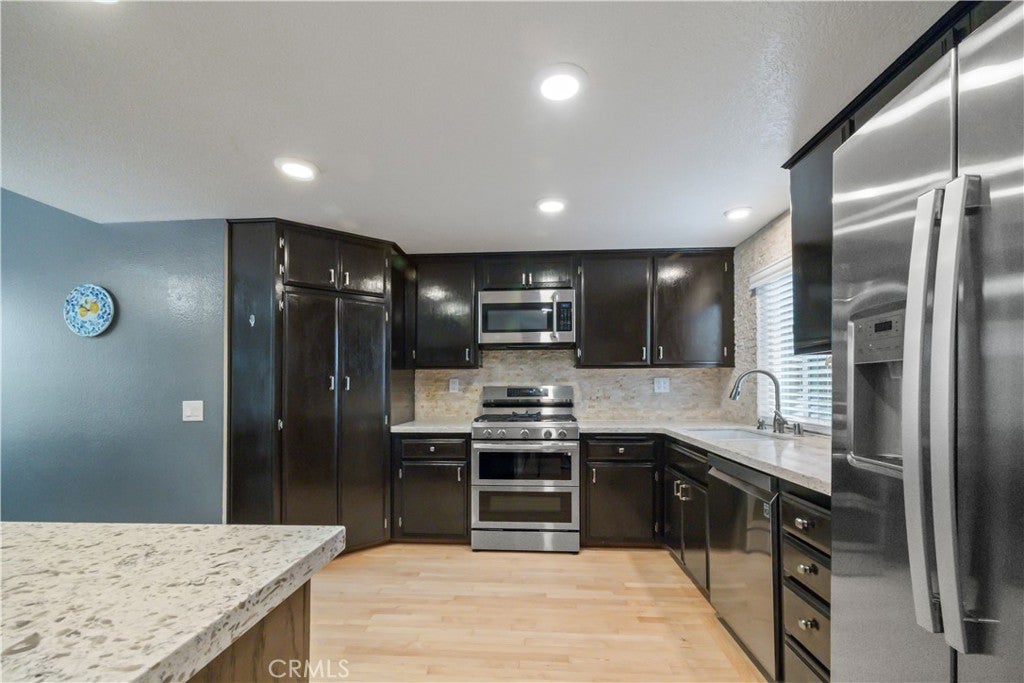 766 S Langtree