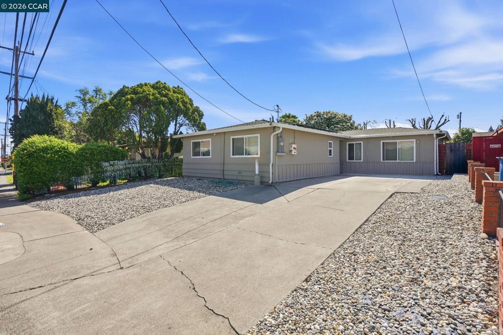 322 E Tregallas Rd